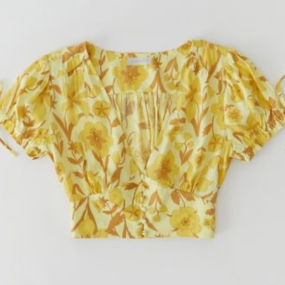 Pretty yellow top - Picture 1 of 6